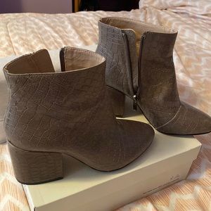 6 1/2 size gray croc, leather ankle boot block style heel